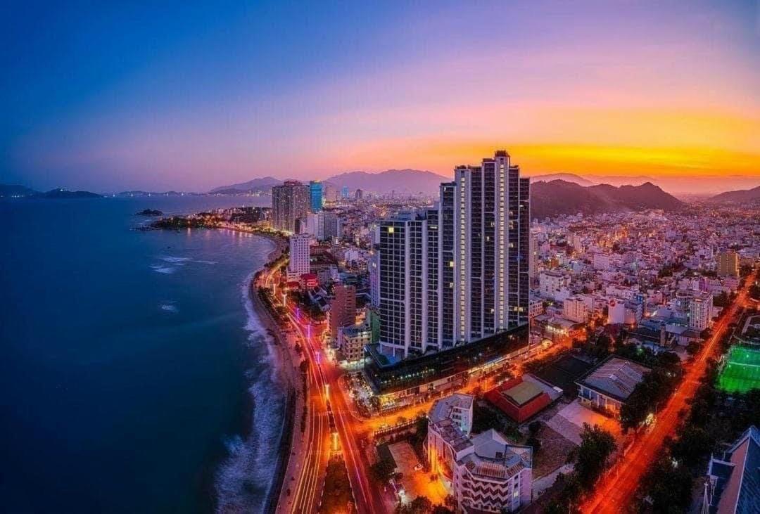 Апартаменты Scenia Bay Oceanfront By Housing Нячанг Экстерьер фото