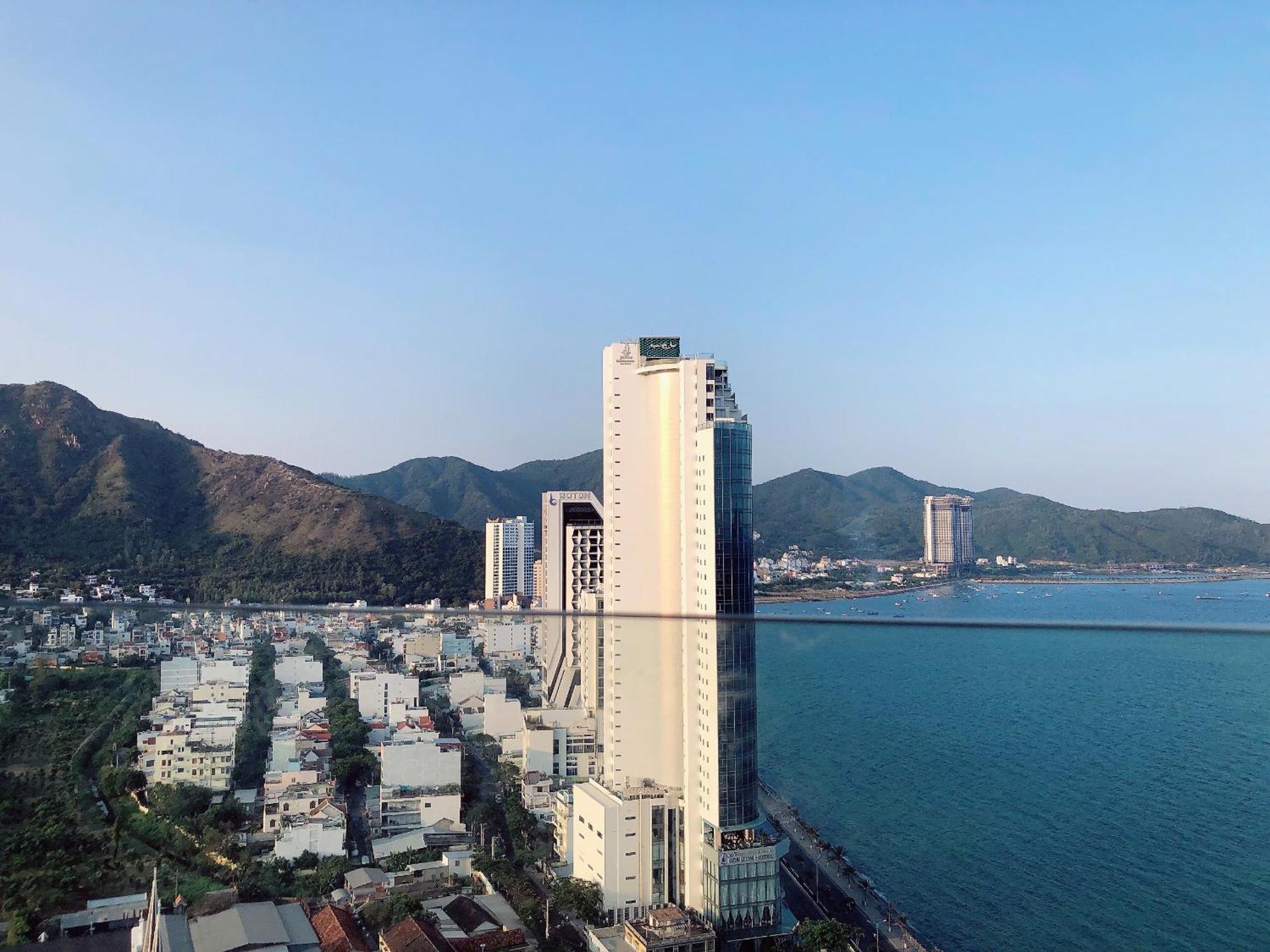 Апартаменты Scenia Bay Oceanfront By Housing Нячанг Экстерьер фото